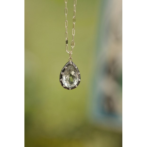 5 Octobre aukso kaklo papuošalas su žaliu ametistu 